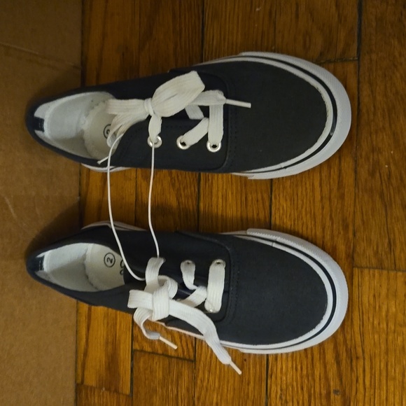 Gigil Girls Sneakers - Picture 1 of 5